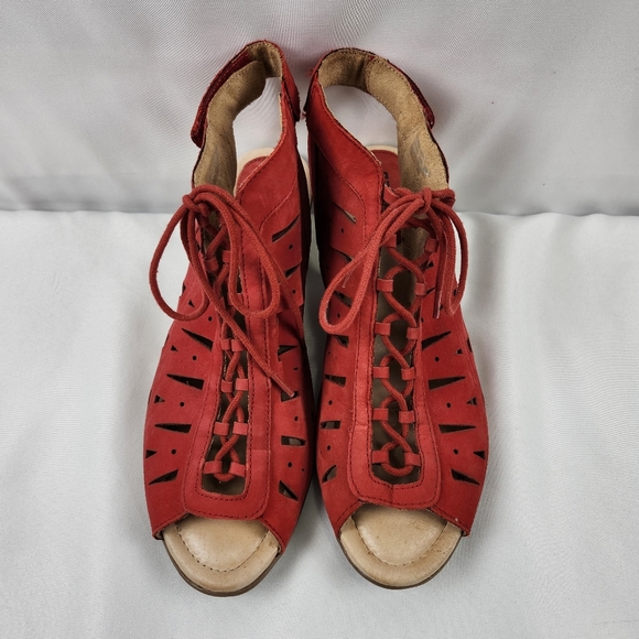 Earth Kristen Leather Heeled Laces Sandal Size 11B Bright Red Soft Buck - Picture 2 of 10